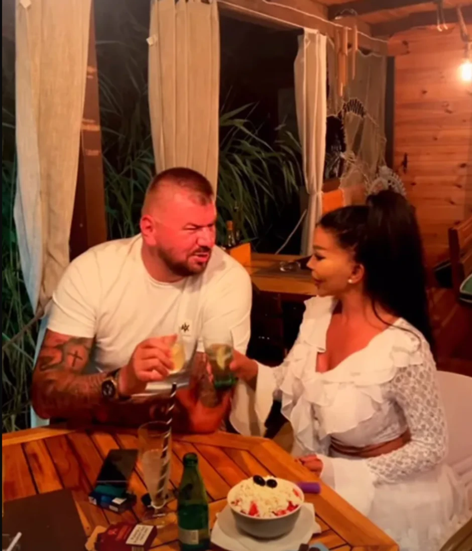 Janjuš i Žana prisni na plaži