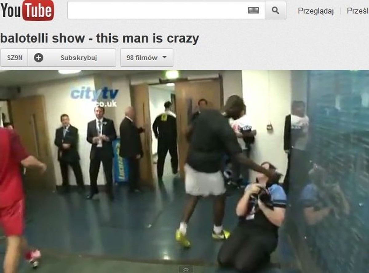 Balotelli napadł na kobietę i ukradł jej obiektyw. Wideo