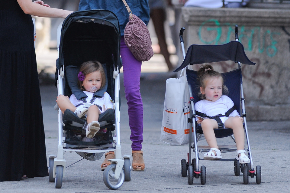 Sarah Jessica Parker na spacerze z bliźniaczkami