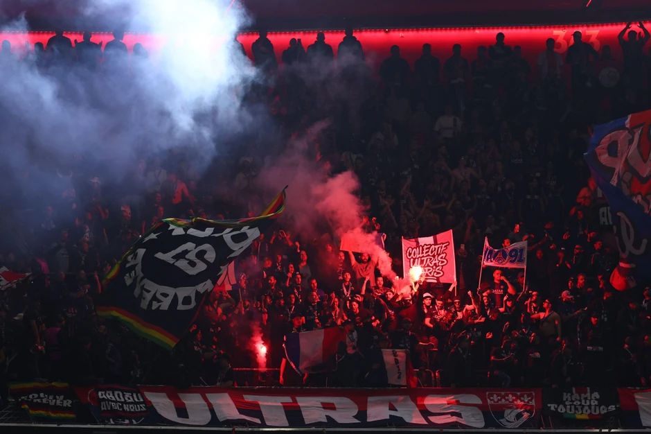 Navijači PSŽ-a na tribinama stadiona u Minhenu | Foto: ANNA SZILAGYI/EPA/Shutterstock