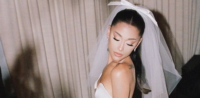Ariana Grande pokazała zdjęcia z sekretnego ślubu! Piękne dekoracje i zjawiskowa suknia piosenkarki zachwyciły fanów