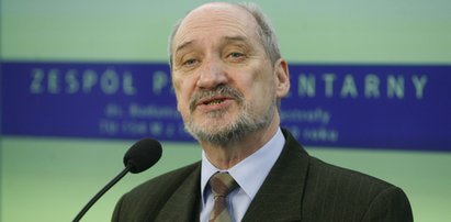 Macierewicz kosztował już niemal milion złotych!