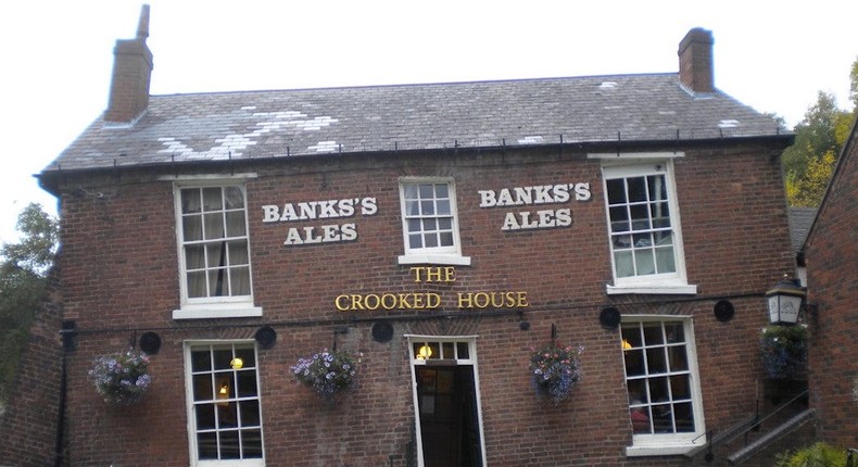 The Crooked House pub in EnglandRichard Vince/geograph.org.uk/Wikimedia Commons