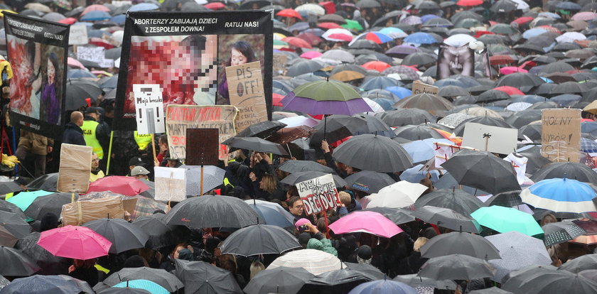 Uczyli kobiety, jak przerwać ciążę. Czterej obrońcy życia ruszyli do protestu