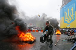 Majdan w ogniu. Ukraińcy nie chcą pozwolić na likwidację namiotów