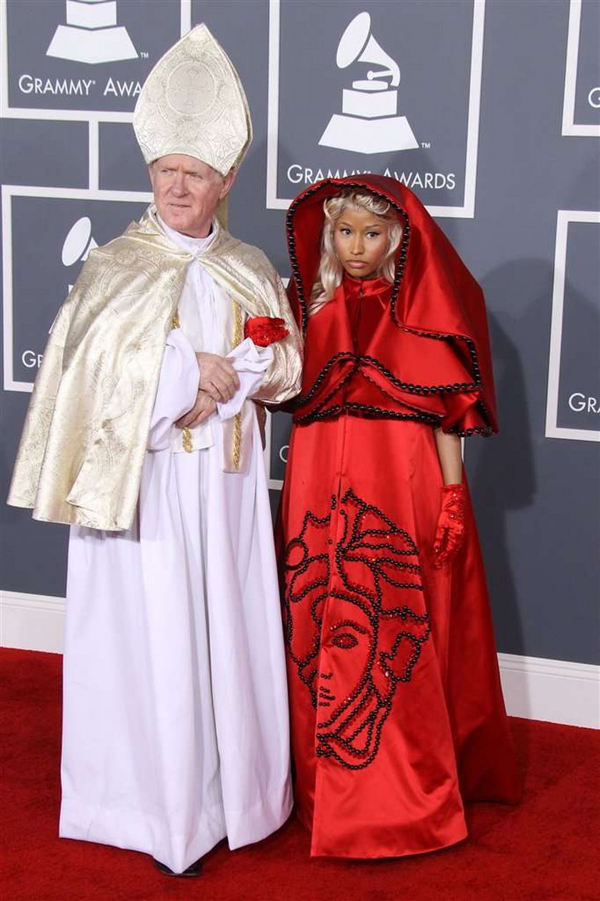 Nicki Minaj - Grammy 2012 - papież