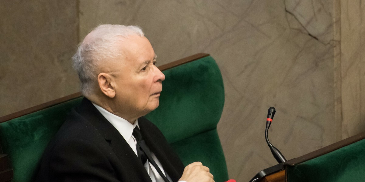 Prezes Jarosław Kaczyński ze spokojem patrzy na spadającą inflację.