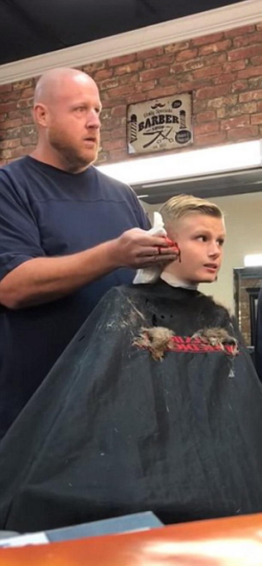 Horror u fryzjera. 10-latek krzyczał z przerażenia...