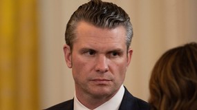 Samolot ministra wojny USA lądował awaryjnie. Do jakiej usterki doszło na pokładzie?