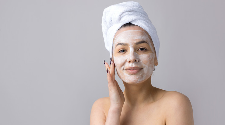 Amennyiben száraz a bőrünk, akkor próbáljuk ki a joghurtos hidratáló arcmaszkot / Fotó: Shutterstock