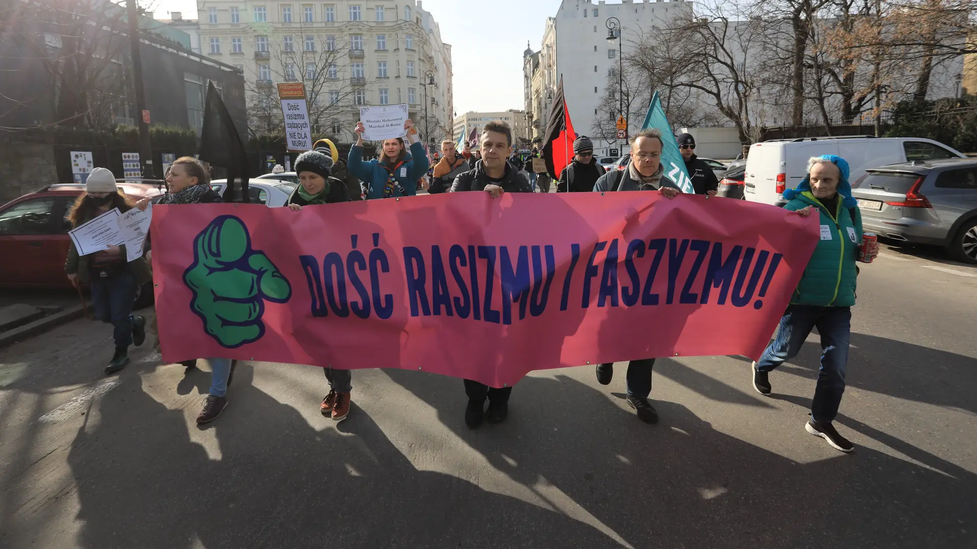 Antyrasistowska demonstracja w Warszawie. "Na polsko-białoruskiej granicy zginęło 38 osób"