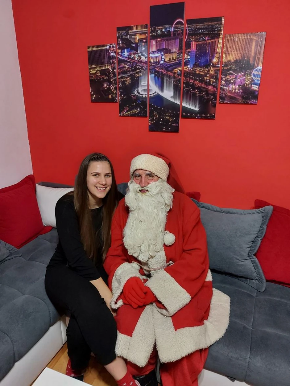 Elizabeta je unuka Deda Mraza i danas voli kada joj dođe u posetu