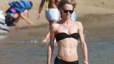 Wychudzona Vanessa Paradis na plaży