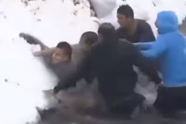 Kada Bugari plivaju za časni krst SVI SE DRŽE ZA STOMAK: Pojavio se snimak iz komšiluka zbog koga se MNOGI KRSTE (VIDEO)