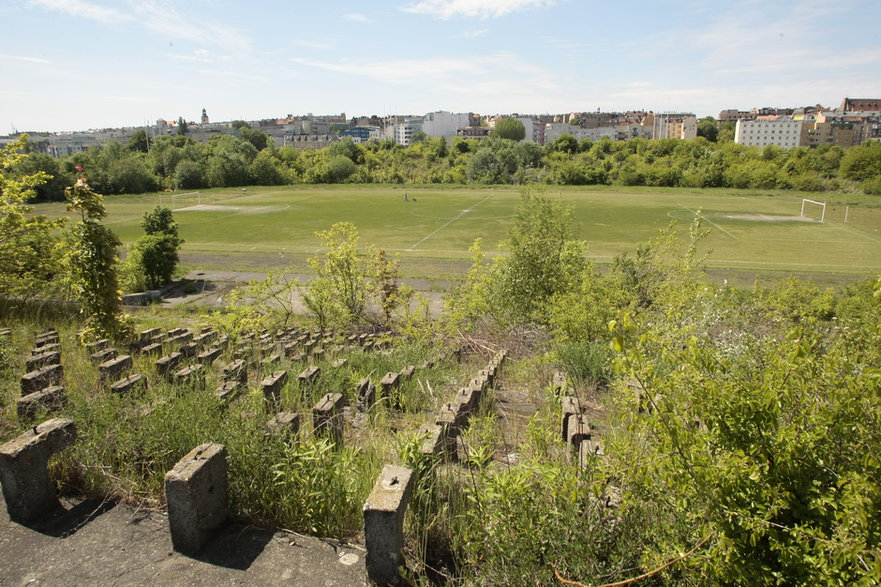 Opuszczony stadion Szyca w Poznaniu, widok z 2009 r.