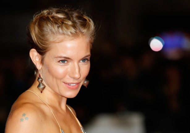 Sienna Miller wycięta z głośnego "Paktu z diabłem". Nie pasowała?