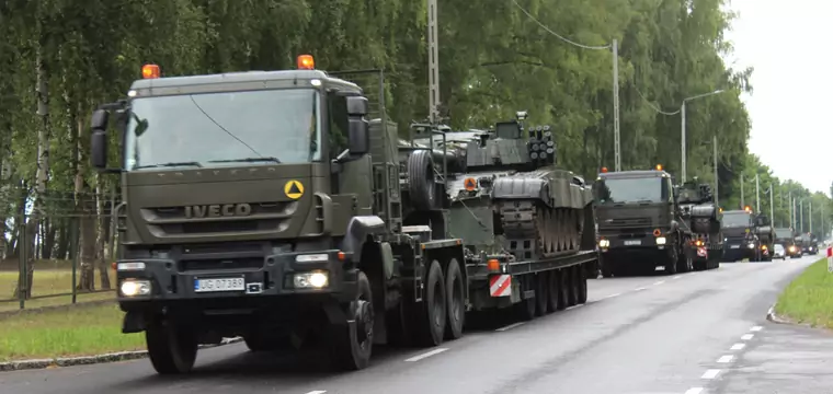 Uważaj na kolumny wojskowe podczas majówki. Są wytyczne dla kierowców