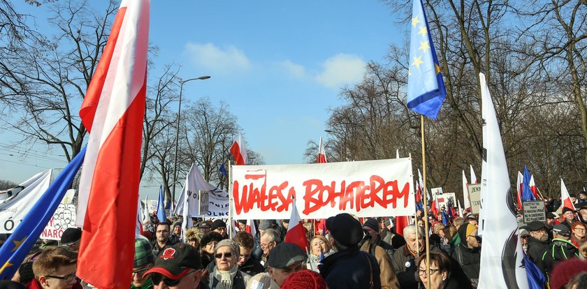 Atak Mellera na „Wiadomości”. Za relację z marszu KOD?