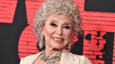 Rita Moreno przez wiele lat cierpiała przez Marlona Brando. Targnęła się na swoje życie