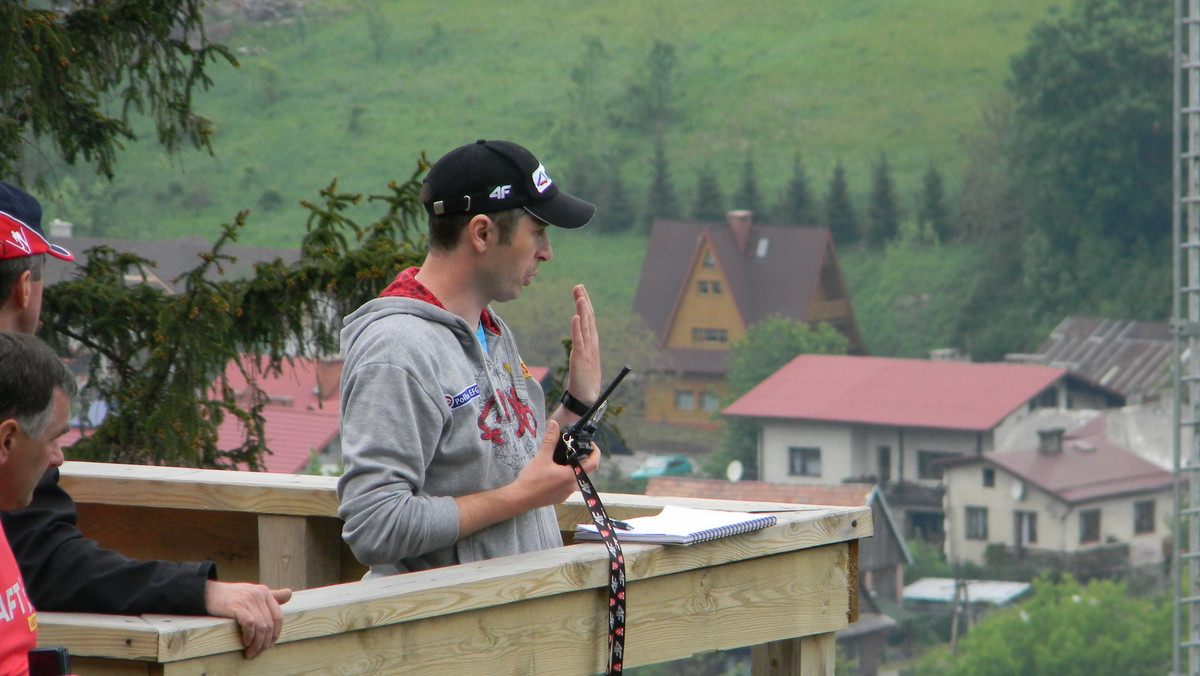 Polscy skoczkowie wczoraj wrócili do kraju po kilkudniowym zgrupowaniu w niemieckim Klingenthal, gdzie szlifowali formę na lodowym rozbiegu tamtejszej skoczni.