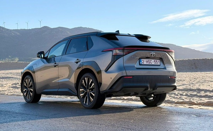 Nowa Toyota bZ4X AWD