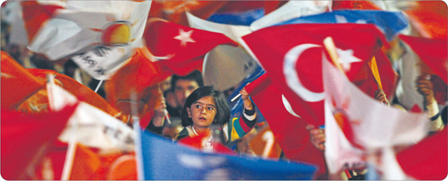 Partii Erdogana udało się wyrwać Turcję z ekonomicznego marazmu. Europejska Rada Spraw Zagranicznych przewiduje, że do 2050 roku kraj ten stanie się dziesiątą gospodarką świata i największym inwestorem w regionie Fot. Reuters/Forum