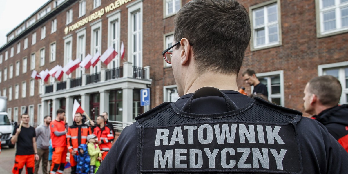 Ratownicy protestowali ws. podwyżek pensji w czerwcu 2017 r.