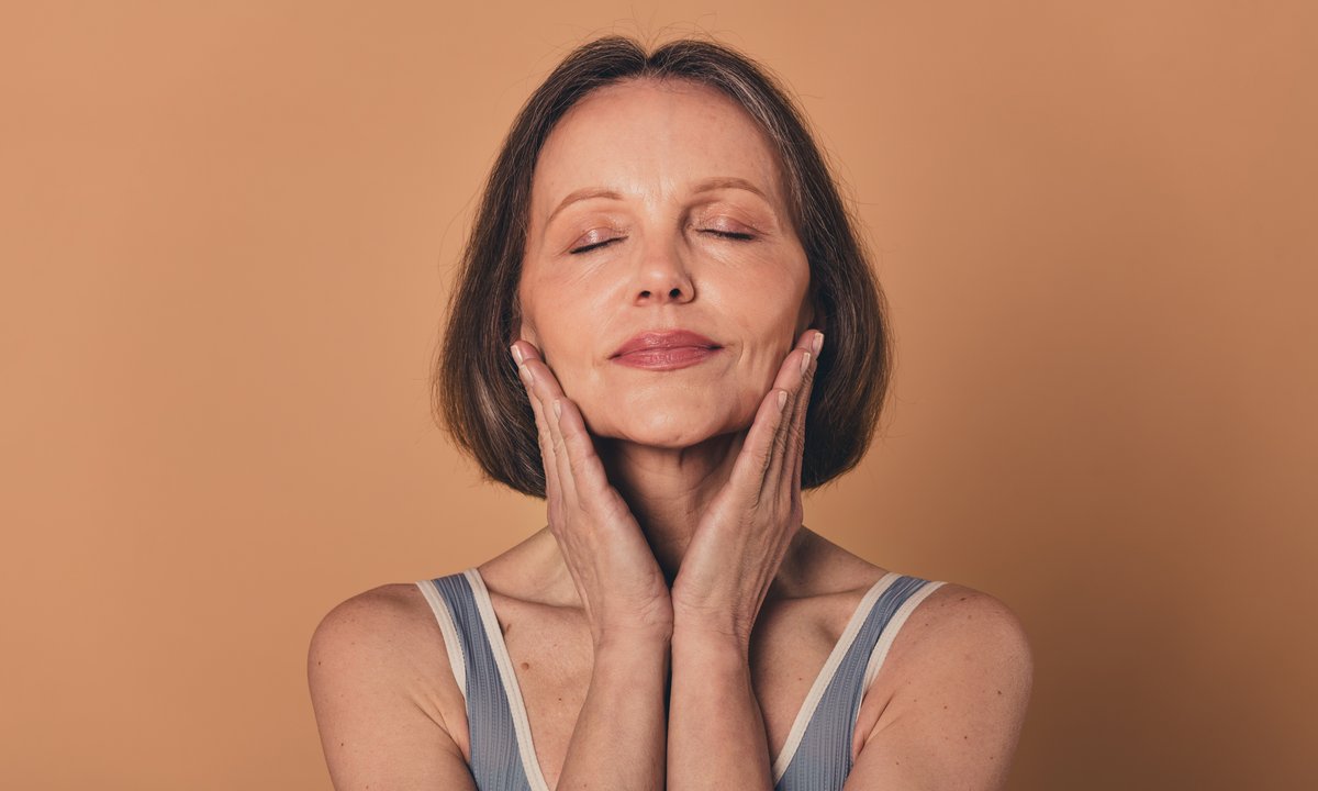 Mówią, iż ten krem to "żelazko" na zmarszczki.  Wygładza skórę już w jedną minutę