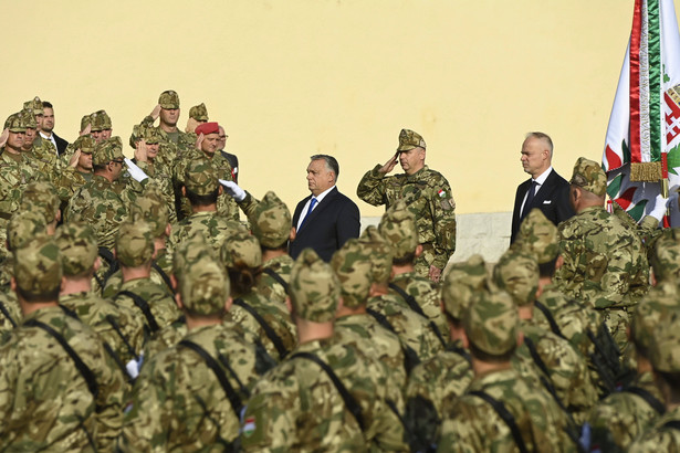 Szalay-Bobrovniczky mówiąc o odmłodzeniu armii wskazywał, iż potrzebni są młodzi ludzie, którzy szybko przyswoją obsługę najnowocześniejszego sprzętu.