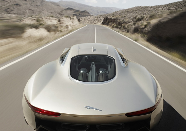 Jaguar C-X75 ma napęd turbinowy i do tego cztery inne silniki