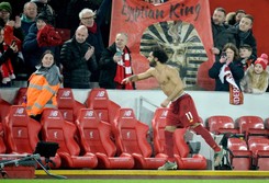 Liga angielska: Liverpool wygrał 'bitwę o Anglię'