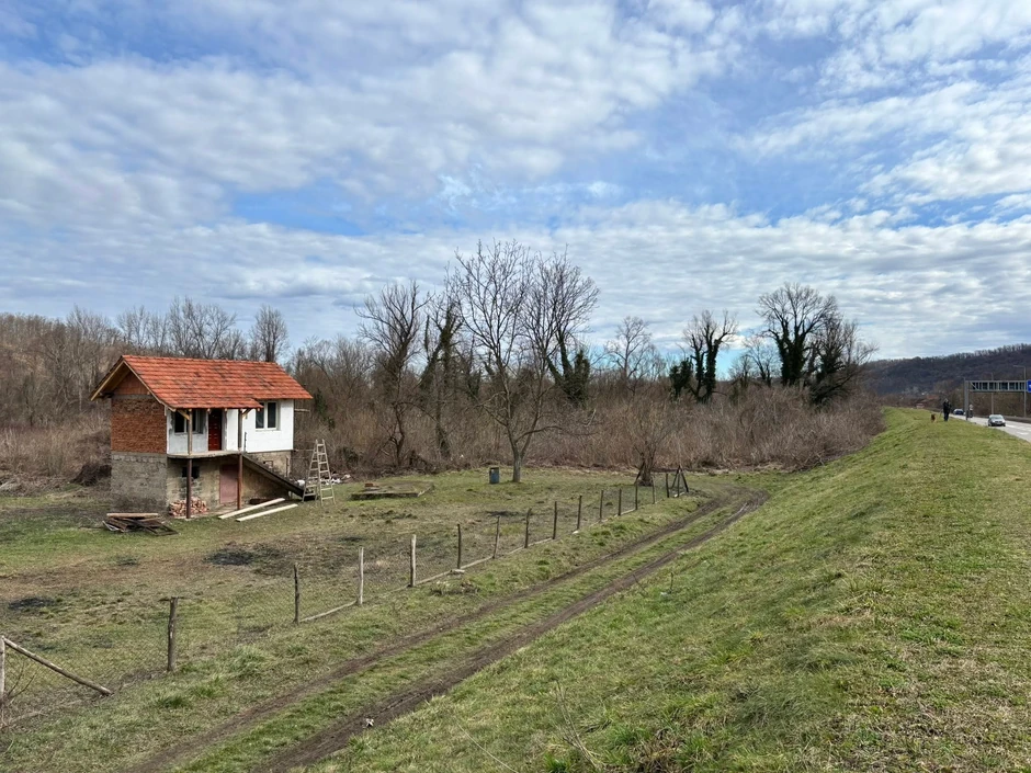 Dvojica mladića stradala u vikendici na obali Drine