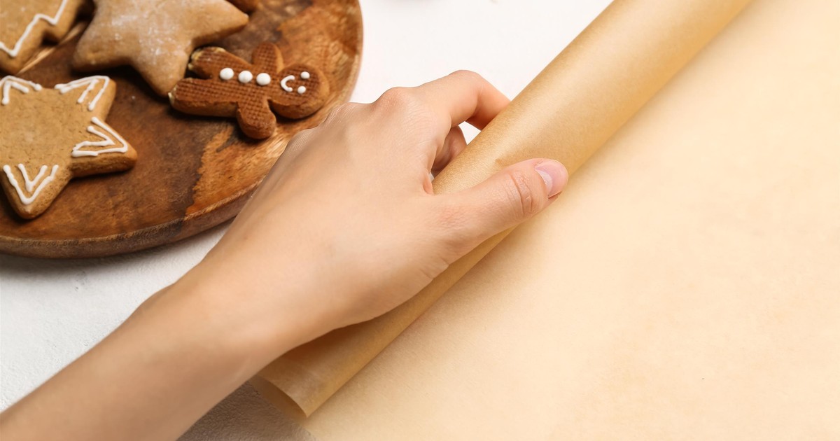 Papier do pieczenia pod lupą. Nie każdy jest bezpieczny! W jednym wykryto groźny związek chemiczny