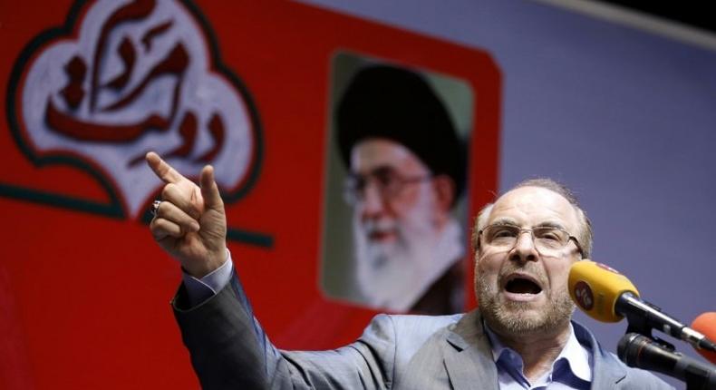 Tehran mayor Mohammad Bagher Ghalibaf has pulled out of the presidential race and urged his supporters to back hardline cleric and jurist Ebrahim Raisi