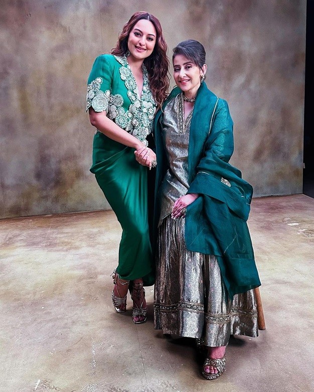 Actors Sonakshi Sinha and Manisha Koirala who play Fareedan and Malika in 'Heeramandi: The Diamond Bazaar'