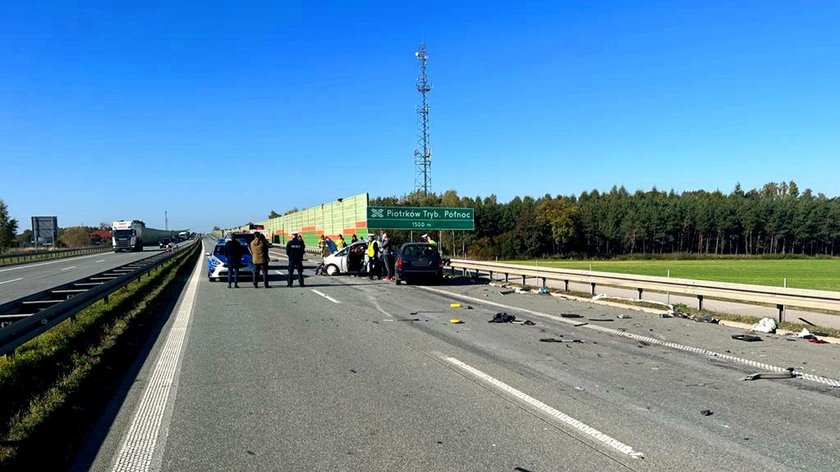 Śmiertelny wypadek na S8. Obok Piotrkowa Trybunalskiego zderzyły się ciężarówka i samochód osobowy