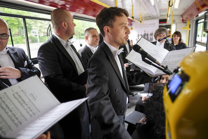 Katowice. Arie Moniuszki w tramwaju linii 43