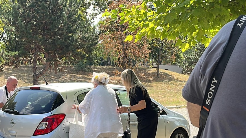 Sestra Saše Popovića stigla na groblje