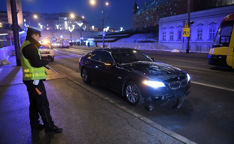 BMW wjechało w ludzi na przystanku w Warszawie