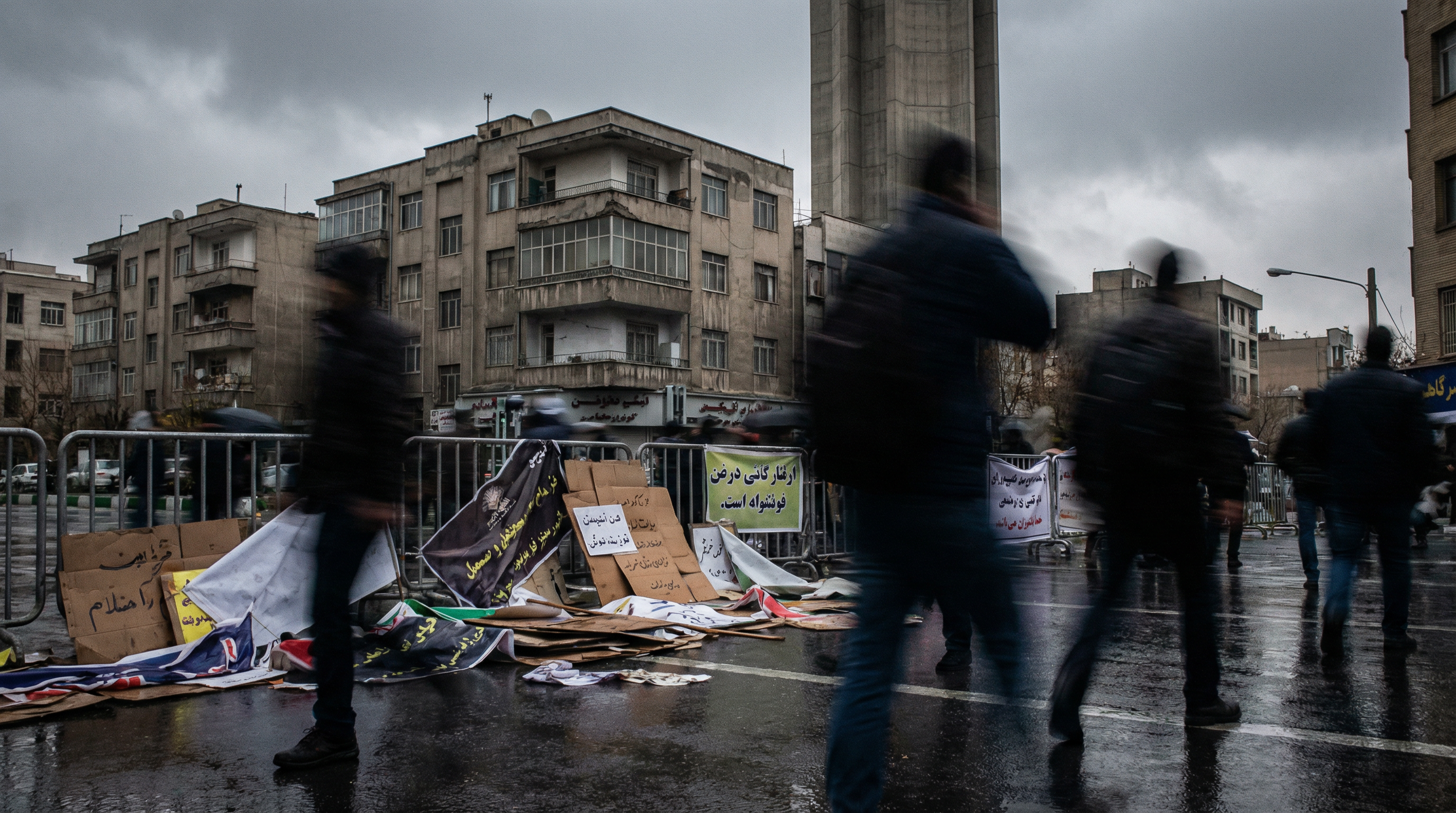 Cuatro días tras su arresto: Irán ahorcará mañana a un manifestante de 26 años