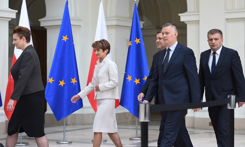 Od lewej: kandydatka na ministra kultury i dziedzictwa narodowego Małgorzata Omilanowska, kandydatka na ministra infrastruktury i rozwoju Maria Wasiak, kandydat na wicepremiera, ministra gospodarki Janusz Piechociński, kandydat na wicepremiera, ministra obrony narodowej Tomasz Siemoniak i kandydat na ministra zdrowia Bartosz Arłukowicz podczas oficjalnego ogłoszenia składu rządu Ewy Kopacz