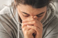 "Nie zarabiasz kilkunastu tysięcy? Coś z tobą nie halo". 20-latki są coraz bardziej nieszczęśliwe