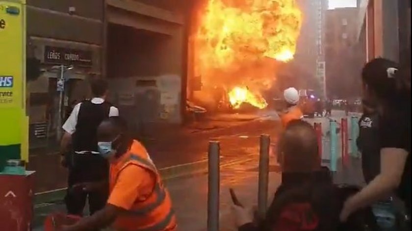 Wielki pożar i eksplozja w Londynie. Pożar w pobliżu stacji kolejowej Elephant and Castle