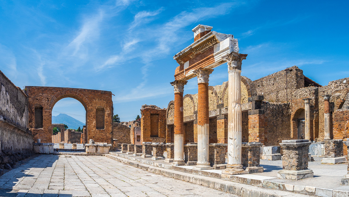 Włochy: turysta odesłał kamień skradziony w Pompejach. "Pokornie przepraszam"
