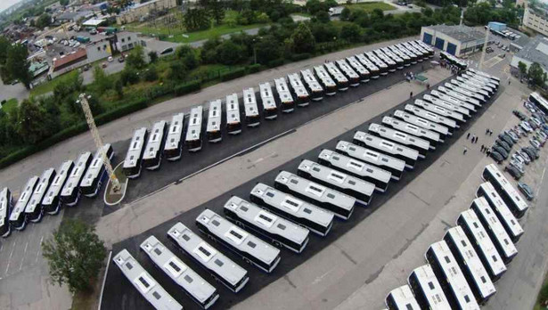 Do Krakowa dotarło 60 nowych 12-metrowych autobusów wyposażonych w silniki Euro 6, spełniające najwyższe europejskie normy ochrony środowiska. Źródło: MPK w Krakowie