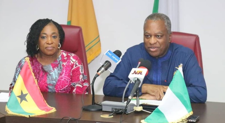 Nigeria's Foreign Affairs Minister, Geoffrey Onyeama flanked by Ghanaian Foreign Affairs Minister, Shirley Botchwey and Ghana's Trade Minister, Alan Kyerematen to the left and Amb. Zubairu Dada, Nigeria's Minister of State, Foreign Affairs in Abuja. [Twitter/@GeoffreyOnyeama]