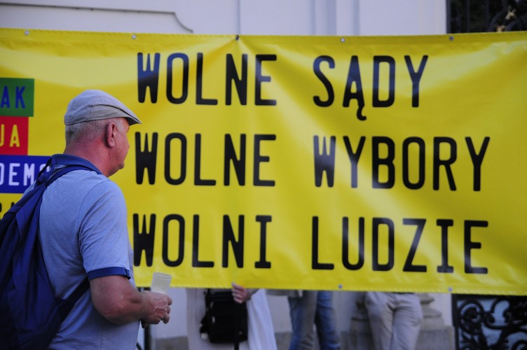 Protest pod Pałacem Prezydenckim, fot. Maciek Suchorabski