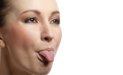 Ważne narzędzie diagnostyczne: co kolor jezyka mówi o Twoim zdrowiu?