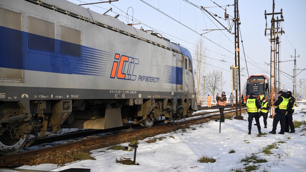 Grodzisko Dolne: Lokomotywa zderzyła się z pociągiem PKP. Są ranni