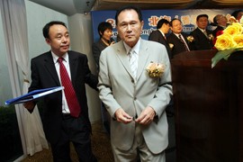 NAJSRAMOTNIJA PONUDA TEŠKA 65 MILIONA DOLARA Milijarder nudio bogatstvo onome ko OŽENI NJEGOVU ĆERKU, a  kad su je videli tek tad nikome ništa NIJE BILO JASNO